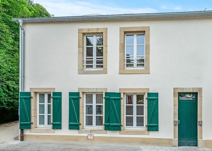 Maison Lasauvage بيت للعطل *